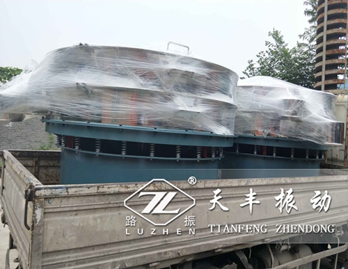 寧夏TS2000振動(dòng)篩已發(fā)貨,丁經(jīng)理請(qǐng)注意查收！