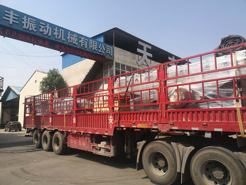 全不銹鋼噴砂直線振動篩已發(fā)貨,請?jiān)?jīng)理注意查收！